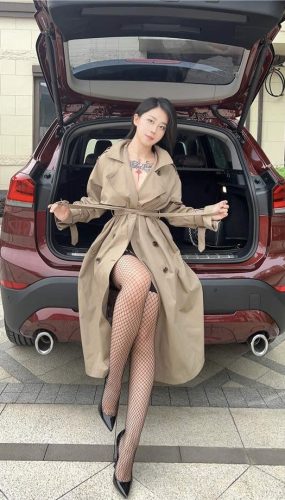 张老师 – 女神背后 [19P/45MB]